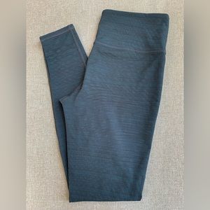 Athleta Women’s Very Dark Blue Jacquard Chaturanga 7/8 Tights, Size M